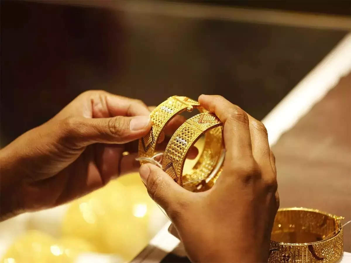 Gold Price Today जबलपुर, भोपाल, रायपुर, इंदौर, बिलासपुर, दुर्ग में 24 कैरेट गोल्ड आज कल की तुलना में 216 रुपये सस्ता बेचा जाएगा .