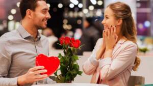 Valentine Day Gift Ideas 2024 : वैलेंटाइन डे पर पार्टनर को दें ये गिफ्ट, रिश्ते में बढ़ेगा प्यार